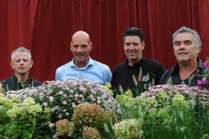 De sprekers en organisator TuinBabbel bij hovenier Van Tuinen